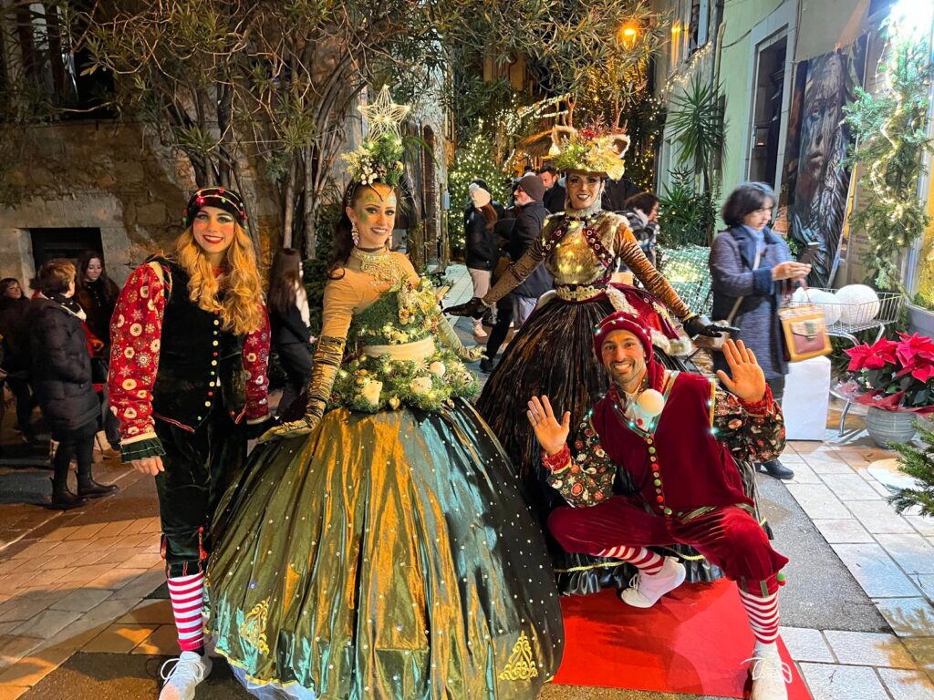 alt" parade les princesses de noël" Pépites Production Spectacles